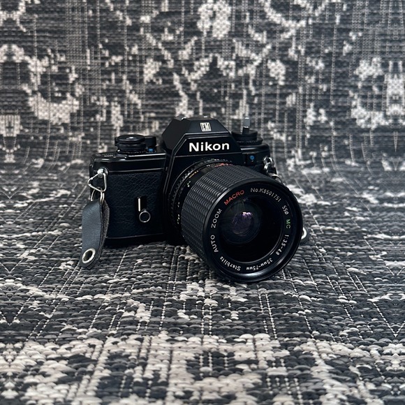 Nikon EM 35mm Vintage Film Camera Starblitz 1:3.5-4.8 35-75mm Lens Not Tested - Picture 1 of 6